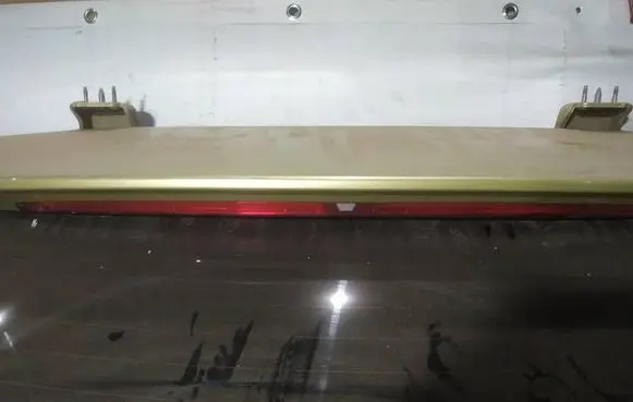 Third/center stoplight
