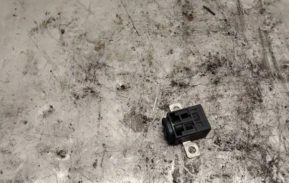 Audi A6 S6 C6 4F Battery relay fuse 4F0915519
