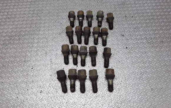 Opel Astra H Nuts/bolts 
