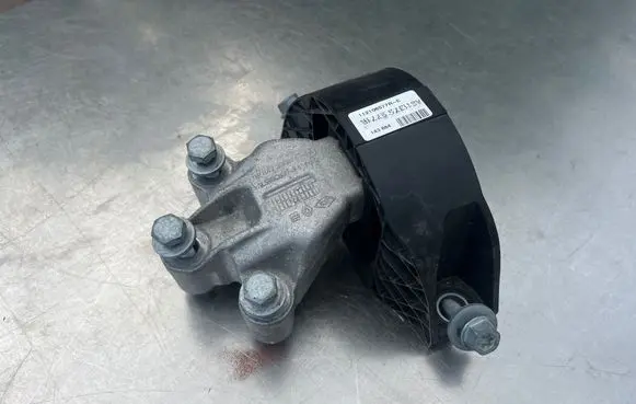 Engine mount bracket