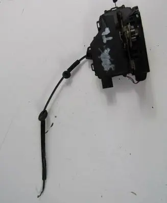 Volkswagen PASSAT B5 Rear door lock 