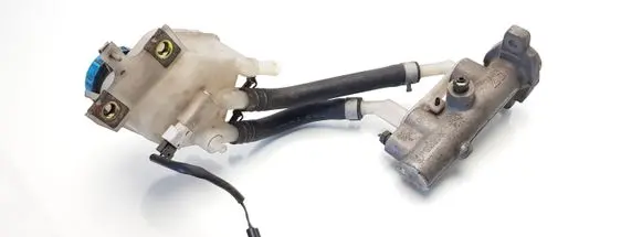 Nissan Almera Tino Master brake cylinder 22157879
