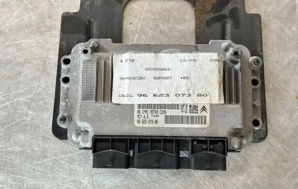 Citroen C4 I Engine control unit/module 9662307380