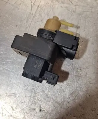 Hyundai i30 Windscreen/windshield washer pump 351202A900 70027202