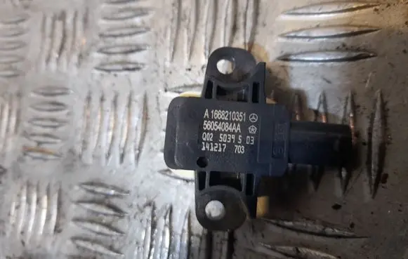 Mercedes-Benz CLA C117 X117 W117 Airbag deployment crash/impact sensor A1668210351