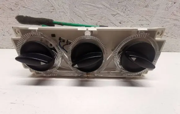 Audi A4 S4 B5 8D Climate control unit 240495A