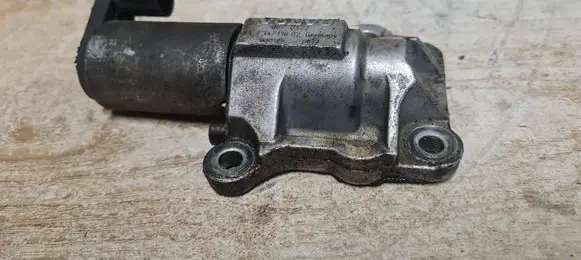 Volvo S60 Camshaft vanos timing valve 8670422