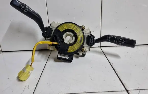 Mazda MPV II LW Wiper turn signal indicator stalk/switch 17C935