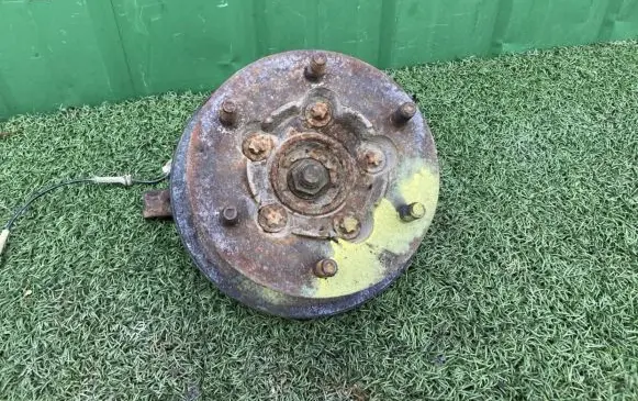 Renault Master III Front wheel hub spindle knuckle 400103826R 8200688880