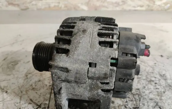 Dacia Duster Generator/alternator TG12C151 2617345A 2112145651