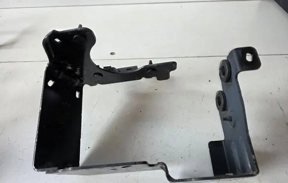Peugeot 208 Other engine bay part 9826638780