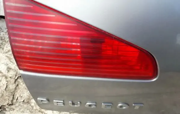 Peugeot 607 Tailgate rear/tail lights