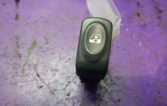 Renault Clio II Quarter vent window switch 