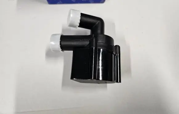 Engine coolant pipe/hose