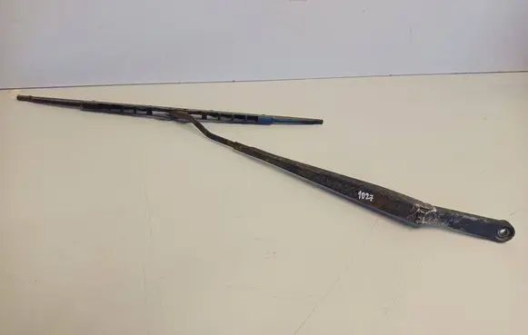 Opel Frontera B Front wiper blade arm 4024J3