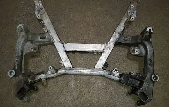 BMW 5 E39 Front subframe 1092868 1092867