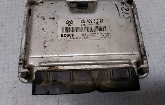 Seat Leon (1M) Engine control unit/module 038906012AT 0281010062