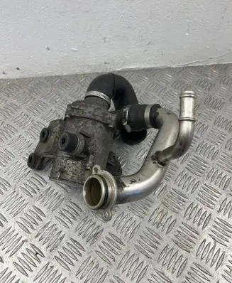 BMW 3 E90 E91 Water pump 7586928