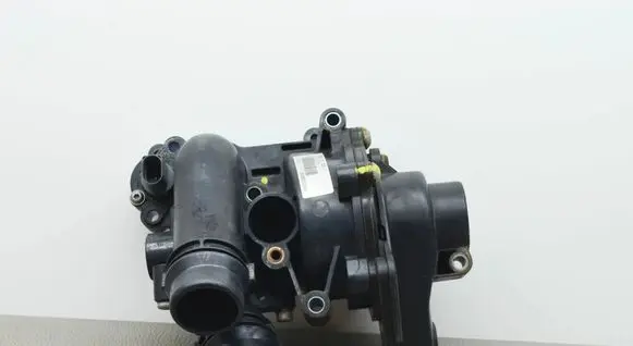 Audi Q3 8U Thermostat 06J121121 06J121026P