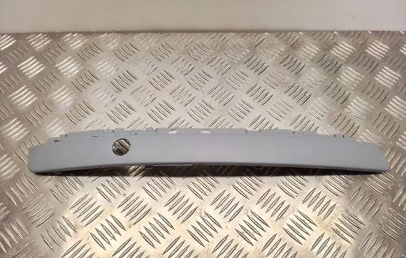 Front bumper splitter molding