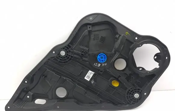 Rear window lifting mechanism without motor
