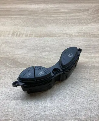 Ford Focus Windscreen/window heater switch 98AG19A945BF