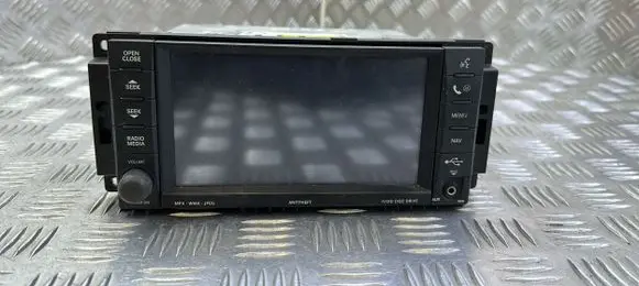 Chrysler Grand Voyager V Radio/CD/DVD/GPS head unit P05064402AI 90120675