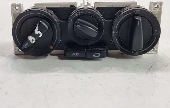 Volkswagen PASSAT B5 Climate control unit 1J0820045G