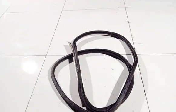 Audi A4 S4 B5 8D Rubber seal rear door 