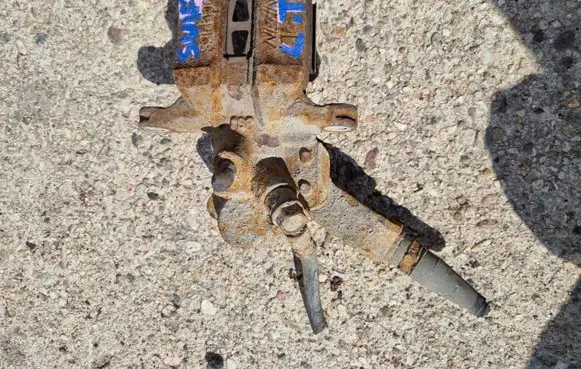 Suzuki Swift I Rear brake caliper