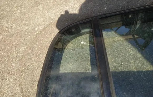 Renault Vel Satis Rear vent window glass 