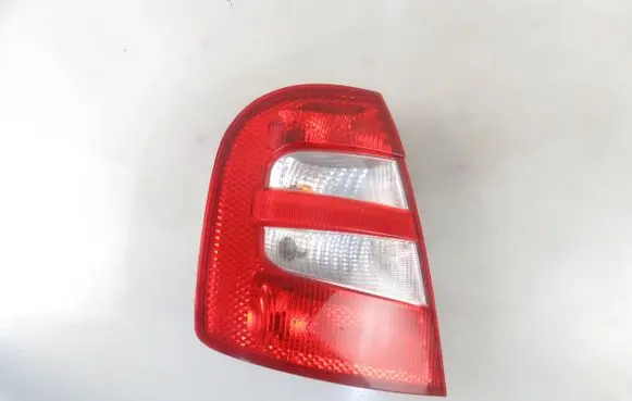Skoda Fabia Mk1 (6Y) Rear/tail lights 6Y6954111 6Y6954095