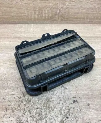 BMW X6 E71 Quarter panel pressure vent 9122453 60829010