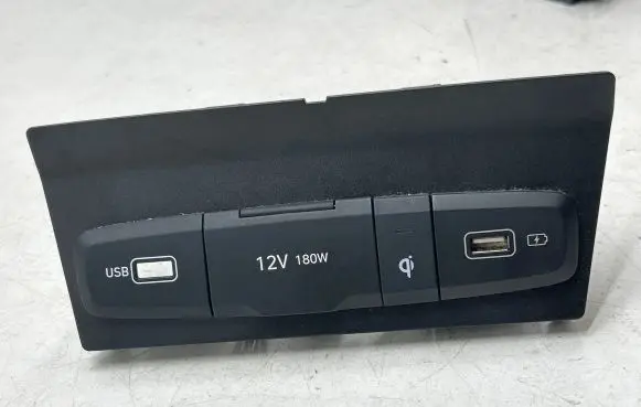 Hyundai Tucson IV NX4 USB socket connector 84632-N7800 84630T7800N