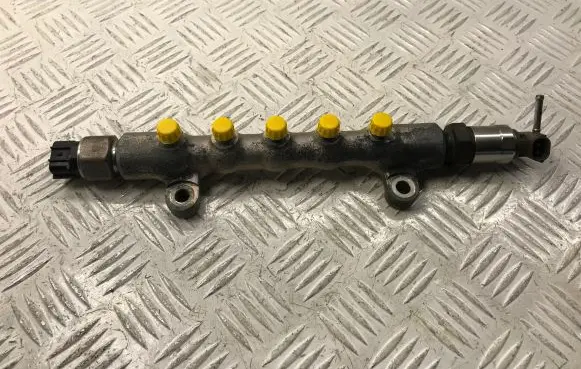 Toyota Avensis T250 Fuel main line pipe 238100R020 8945860010