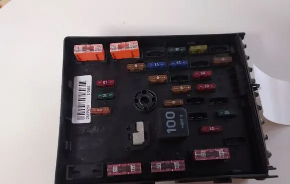 Volkswagen PASSAT B6 Fuse module 3C0937125 63592777