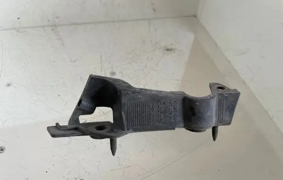 Audi A4 S4 B8 8K Front bumper mounting bracket 8K0807284