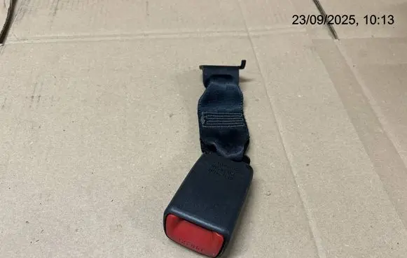 Toyota Yaris Middle seatbelt buckle (rear) 