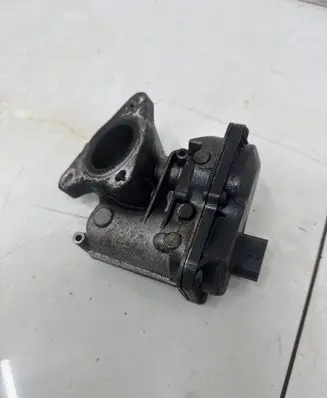 Mercedes-Benz A W176 EGR valve 147104647 H8201143495