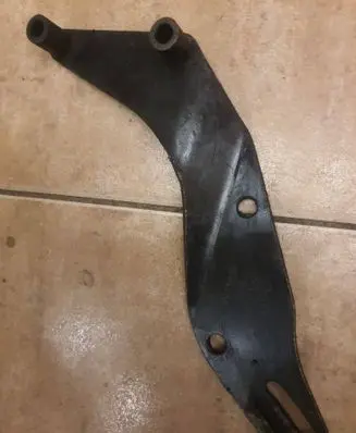 Engine mounting bracket