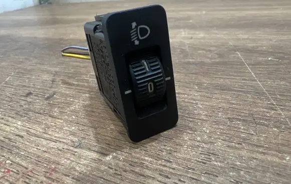 BMW 5 E39 Headlight level height control switch 8360460