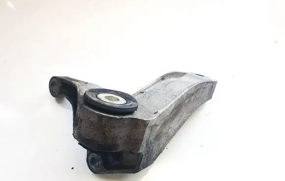 Ford Kuga I Engine mounting bracket 8V416P093BA