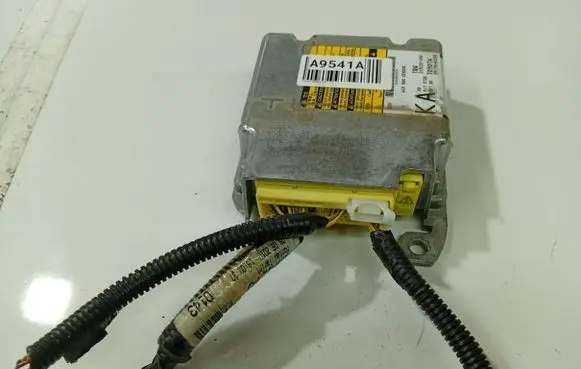 Toyota Avensis T270 Airbag control unit/module 219122103