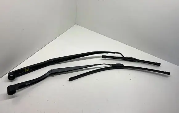 Hyundai Tucson TL Windshield/front glass wiper blade 2568