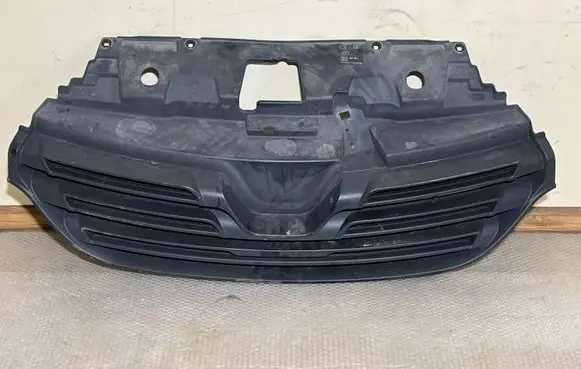 Opel Vivaro Front grill 623108673R