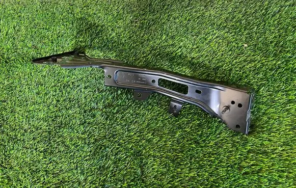 Audi A4 S4 B9 Fender mounting bracket 8W0821138C