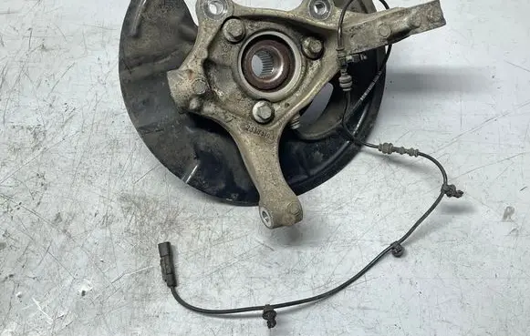 Opel Insignia B Front wheel hub 23384198