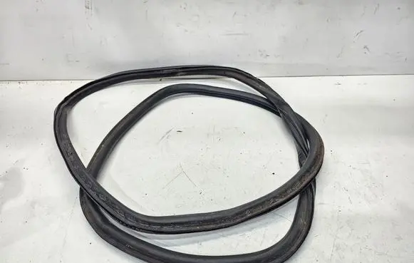 Audi A3 S3 8P Rubber seal tailgate window/glass 8P3827705H