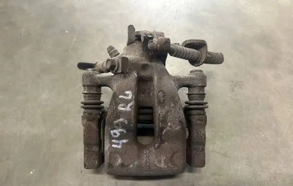 Opel Zafira A Rear brake caliper