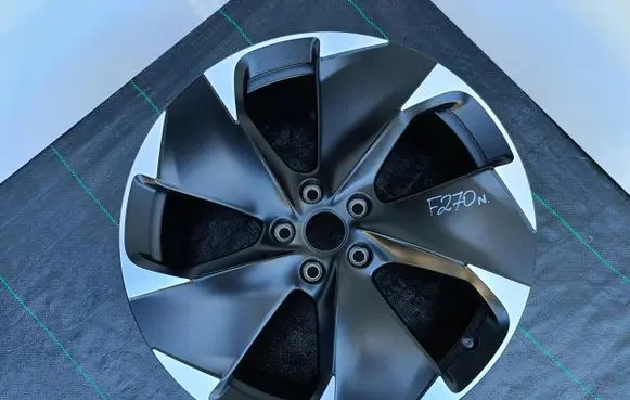 R16 alloy rim
